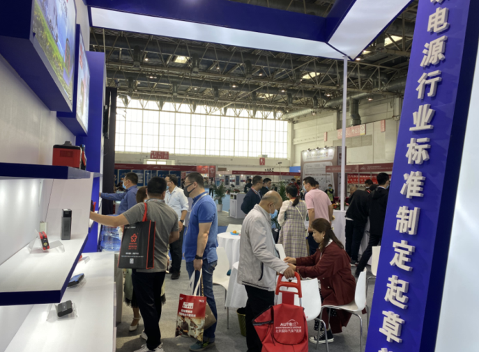 The CARKU booth was hot on the first day of the Beijing International Auto Parts Exhibition