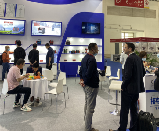 The CARKU booth was hot on the first day of the Beijing International Auto Parts Exhibition