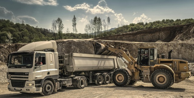 2025 Guide to Semi Truck Batteries: Types, Selection Tips, and How to Choose the Right Battery for Your Truck